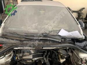 Renault Latitude Ön Cam Çıkma