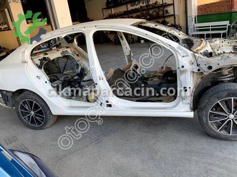 Renault Latitude Arka Tavan Sacı çıkma parça