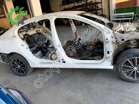 Renault Latitude Arka Tavan Sacı çıkma parça