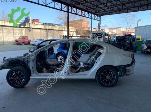 Renault Latitude Arka Tavan Sacı çıkma parça