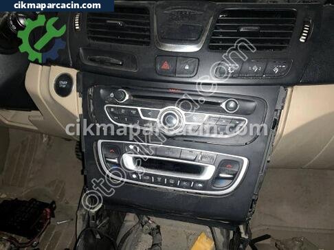 Renault Latitude Teyp çıkma parça