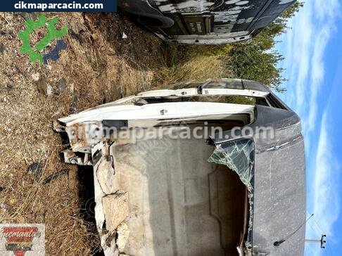 Renault Master Sağ Arka Çamurluk çıkma parça