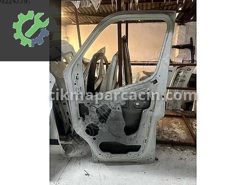 Renault Master Sağ Ön Kapı çıkma parça