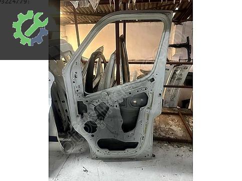 Renault Master Sağ Ön Kapı çıkma parça