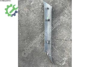 Renault Master Modeli İçin Ön Cam Direği