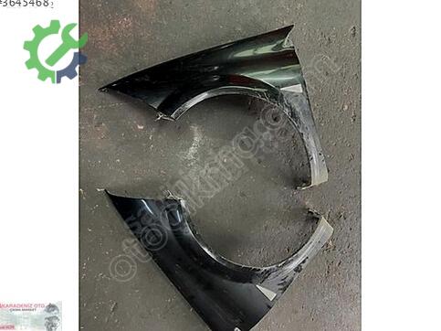 Renault Megane Çamurluk çıkma parça