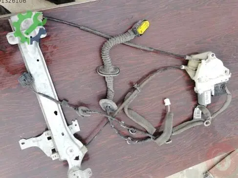 Renault Megane Sağ Arka Cam Krikosu çıkma parça
