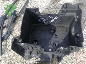 Renault megan 4 akü sehpa sı