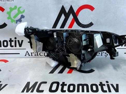 Renault Megane Sağ Ön Far 260106827R çıkma parça