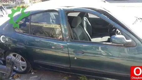 Renault Megane Sağ Arka Cam Krikosu çıkma parça