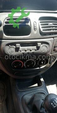 Renault Megane Teyp çıkma parça