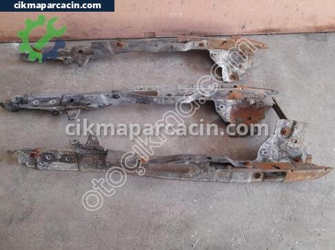 Renault Megane Çamurluk çıkma parça