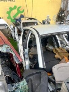 Renault Megane Orijinal Çıkma HB Sağ Arka Çamurluk