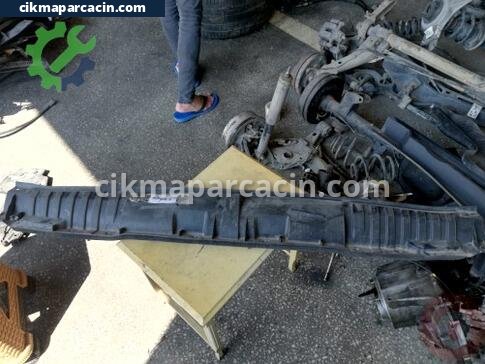 Renault Megane Ön Cam Izgarası çıkma parça