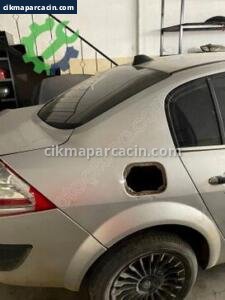RENAULT MEGANE 2 SAĞ ARKA ÇAMURLUK ORJİNAL ÇIKMA