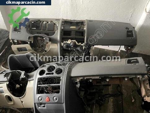 Renault Megane Torpido çıkma parça