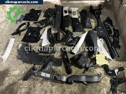 Renault Megane Bagaj Plastiği çıkma parça
