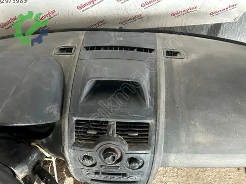 Renault Megane Göğüs çıkma parça