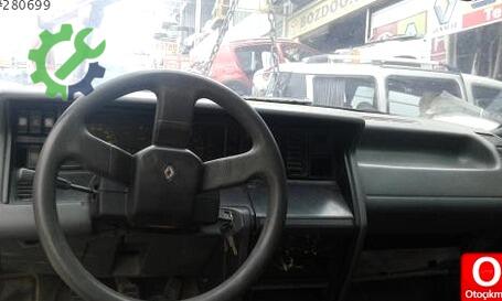 Renault R 21 Sağ Ön Kapı çıkma parça