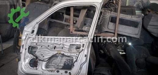 Renault Symbol Sağ Ön Kapı çıkma parça