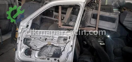 Renault Symbol Sağ Ön Kapı çıkma parça
