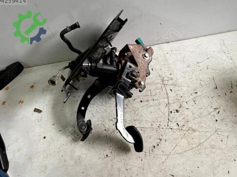 Renault Symbol Pedal çıkma parça