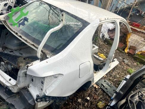 Renault Symbol Sağ Arka Çamurluk çıkma parça