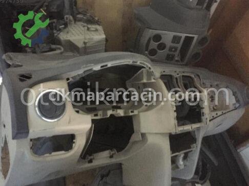 Renault Symbol Torpido çıkma parça