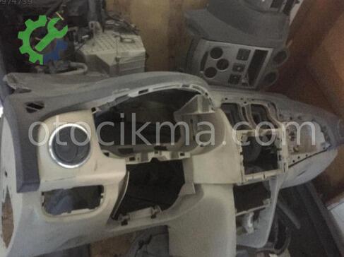 Renault Symbol Torpido çıkma parça