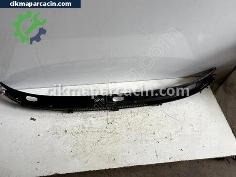 Saab 9-5 Ön Cam Izgarası çıkma parça