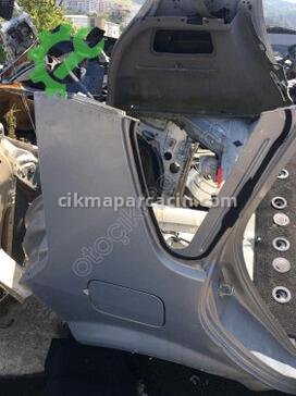 Renault Scenic Sağ Arka Çamurluk çıkma parça