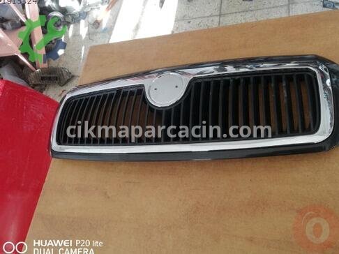 Skoda Fabia Ön Panjur çıkma parça