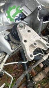 Skoda Fabia sağ motor kulağı