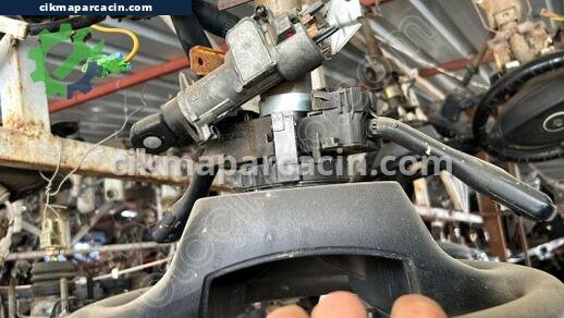 Skoda Fabia Silecek Kolu çıkma parça