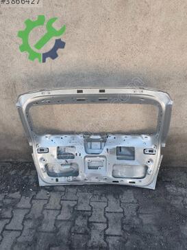 Skoda Karoq Bagaj Kapağı çıkma parça