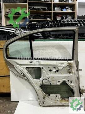 Skoda Octavia Sağ Arka Kapı çıkma parça