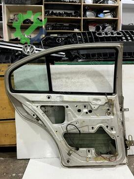 Skoda Octavia Sağ Arka Kapı çıkma parça