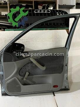 Skoda Octavia Sağ Ön Kapı çıkma parça