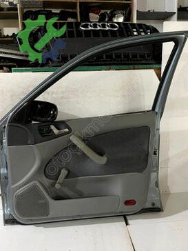 Skoda Octavia Sağ Ön Kapı çıkma parça