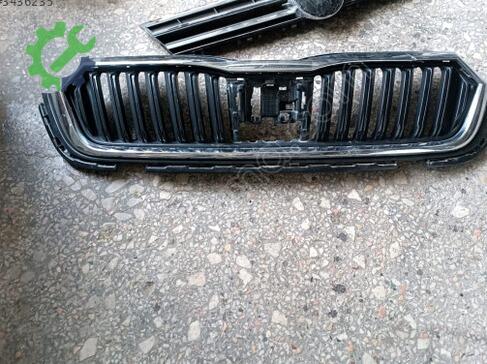 Skoda Octavia Ön Panjur çıkma parça