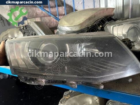 Skoda Octavia Sağ Ön Far çıkma parça