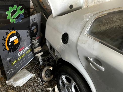 Skoda Octavia Arka Çamurluk çıkma parça