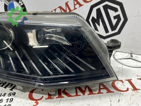 Skoda Octavia Xenon Far 5E1941016B çıkma parça