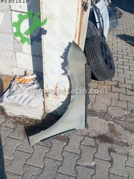 Skoda Octavia Sağ Ön Çamurluk çıkma parça