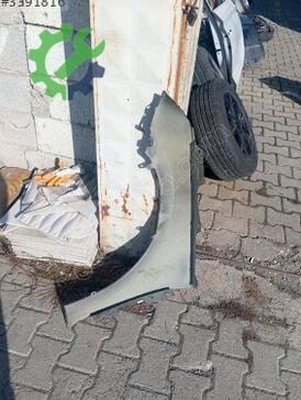 Skoda Octavia Sağ Ön Çamurluk çıkma parça