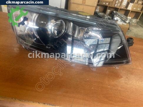 Skoda Octavia Sağ Ön Far çıkma parça