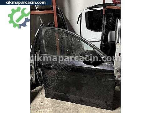 Skoda Octavia Sağ Ön Kapı çıkma parça