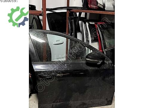 Skoda Octavia Sağ Ön Kapı çıkma parça