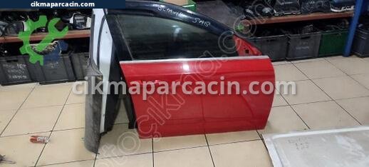 Skoda Octavia Sağ Ön Kapı çıkma parça