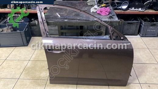 Skoda Octavia Sağ Ön Kapı çıkma parça